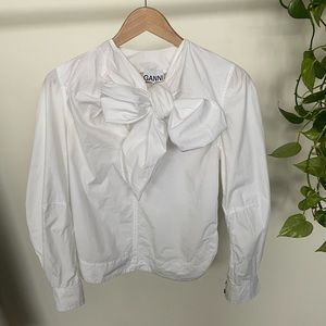 Selling a lightly worn Ganni white blouse.